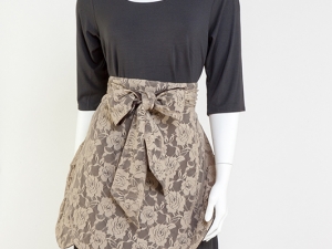 Tulip in Lace-Beige on Chocolate Brown